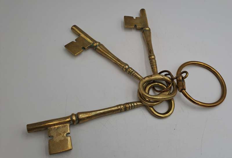 Home Décor Vintage 1060's Large Solid Brass Skeleton Keys with Keyring
