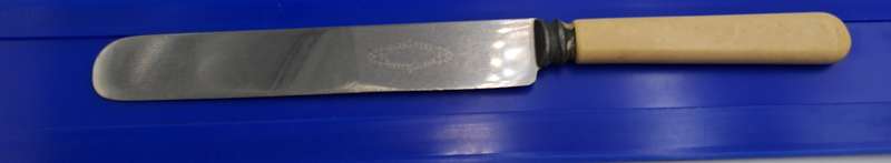 6 Antique / Vintage Butter Knifes Warrented Sheffield -England 23,5cm