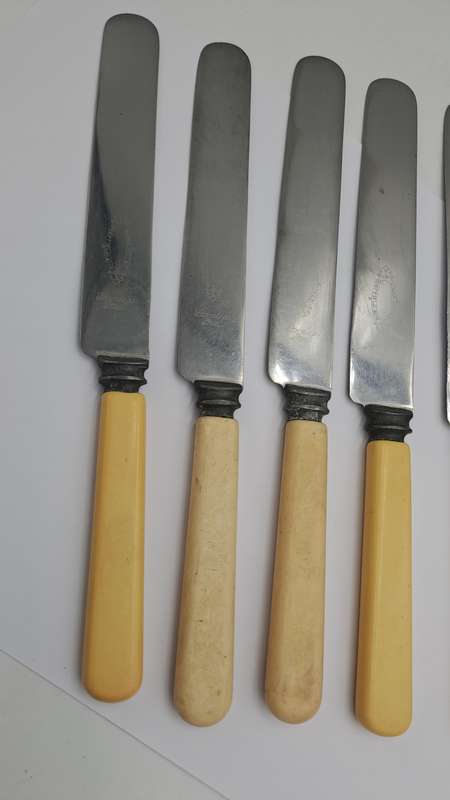 6 Antique / Vintage Butter Knifes Warrented Sheffield -England 23,5cm