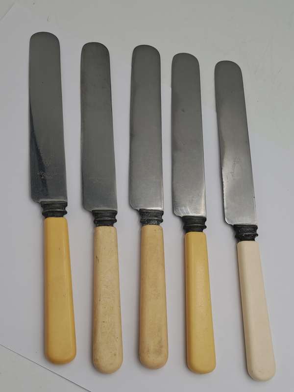 6 Antique / Vintage Butter Knifes Warrented Sheffield -England 23,5cm