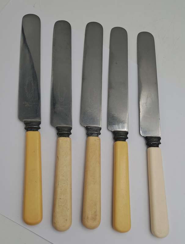6 Antique / Vintage Butter Knifes Warrented Sheffield -England 23,5cm