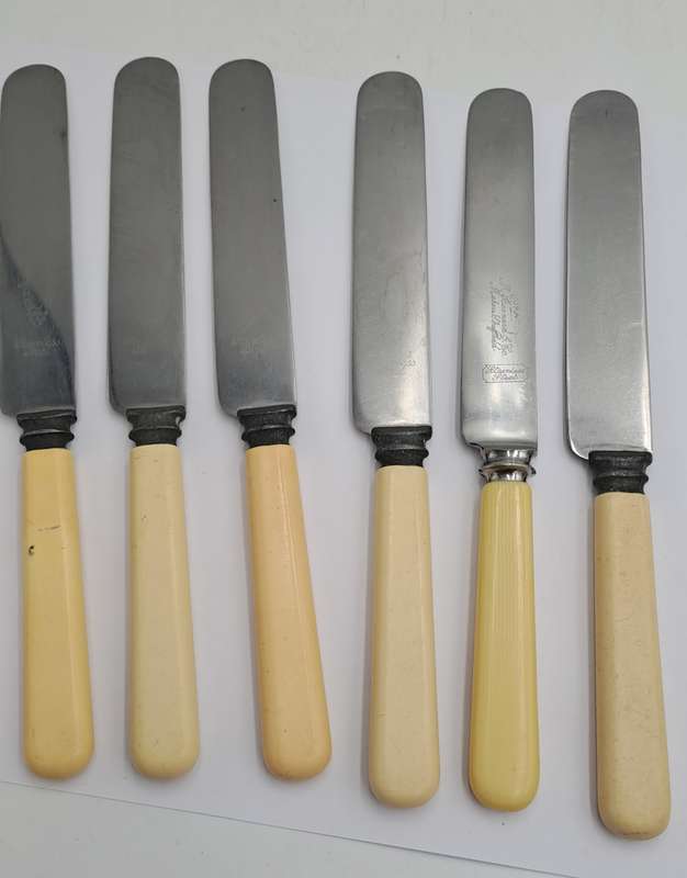 6 Antique / Vintage Butter Knifes Warrented Sheffield -England 21cm