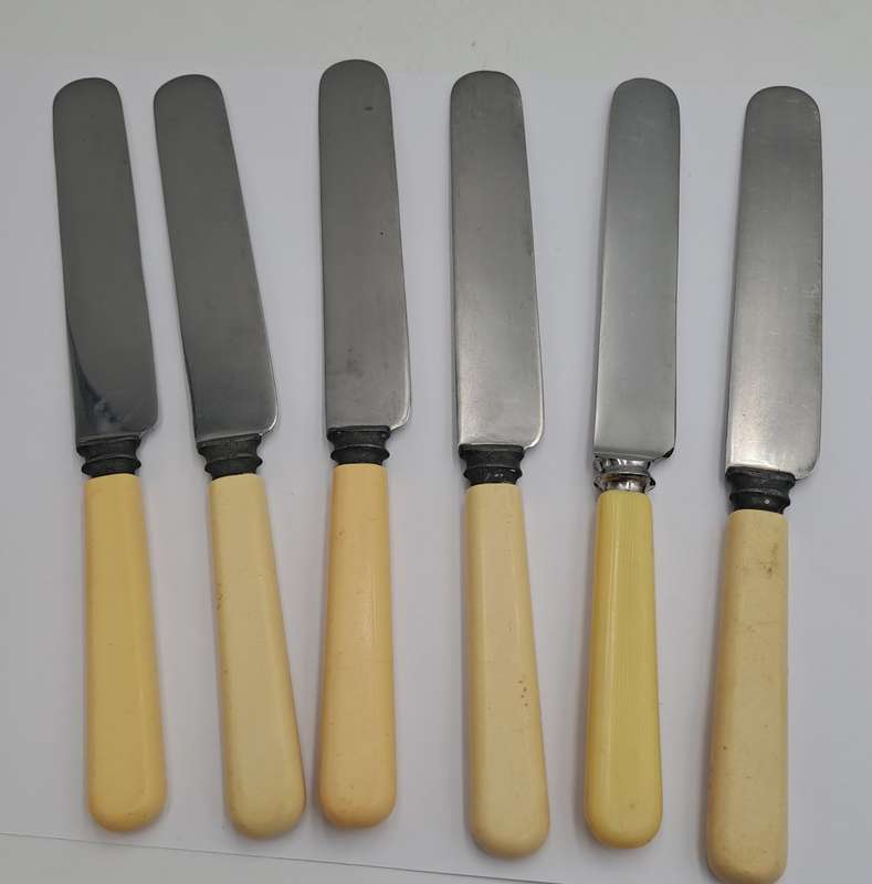 6 Antique / Vintage Butter Knifes Warrented Sheffield -England 21cm