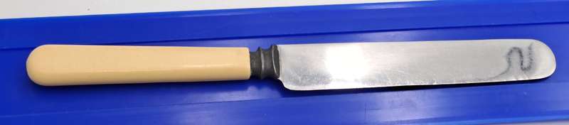 6 Antique / Vintage Butter Knifes Warrented Sheffield -England 21cm