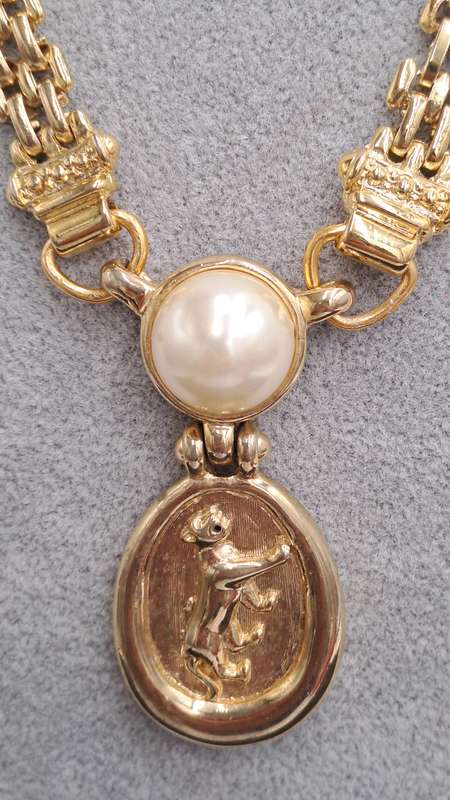 Gold Tone NECKLACE  with Pendant 46cm