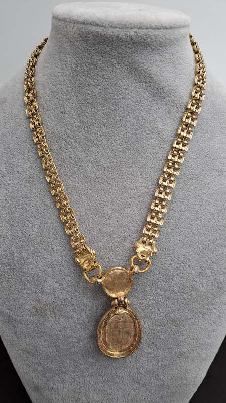 Gold Tone NECKLACE  with Pendant 46cm