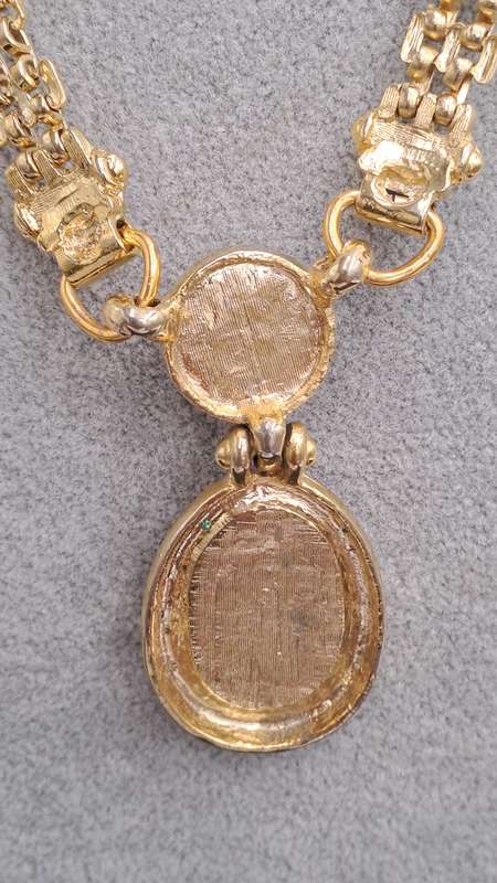 Gold Tone NECKLACE  with Pendant 46cm