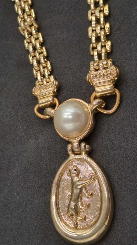 Gold Tone NECKLACE  with Pendant 46cm