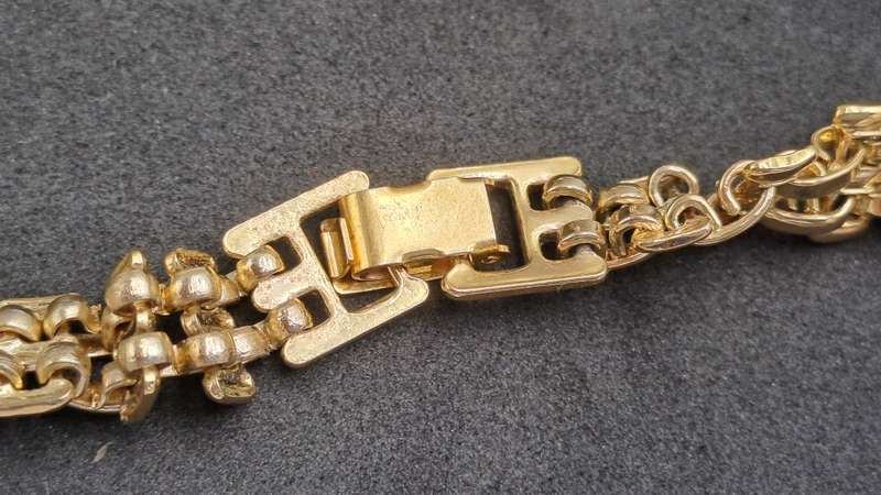 Gold Tone NECKLACE  with Pendant 46cm