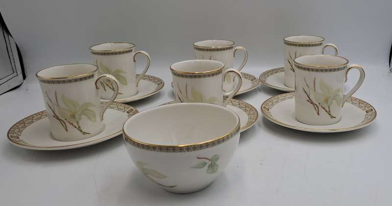 13pc Vintage 1978 Royal Doulton Fine China WHITE NILE TC 1122 cup and Saucers with Sugar Bowl