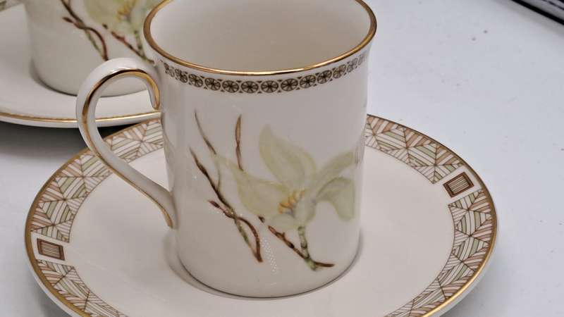13pc Vintage 1978 Royal Doulton Fine China WHITE NILE TC 1122 cup and Saucers with Sugar Bowl