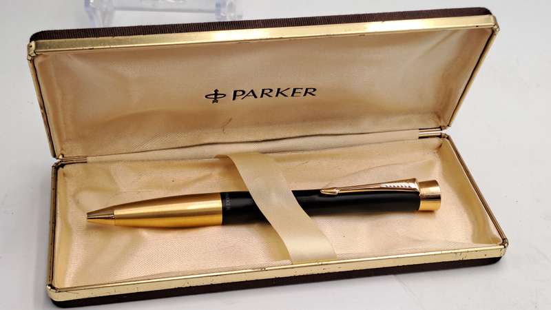 Parker Urban Twist Ballpoint Pen Muted Black and Gold trim in Metal parker Case