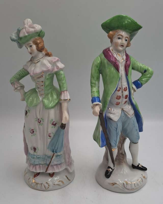 Vintage 1940's Hand Painted Porcelain Colonial Couple Salt & Pepper Shakers -Occupied Japan