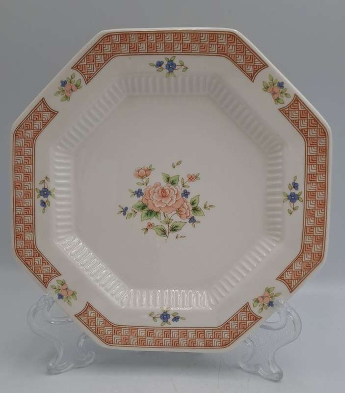 Discontinued 5 NIKKO Cameo Rose Plates -Classic Collection -Made in Japan (2 has tiny Chips )