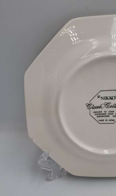 Discontinued 5 NIKKO Cameo Rose Plates -Classic Collection -Made in Japan (2 has tiny Chips )