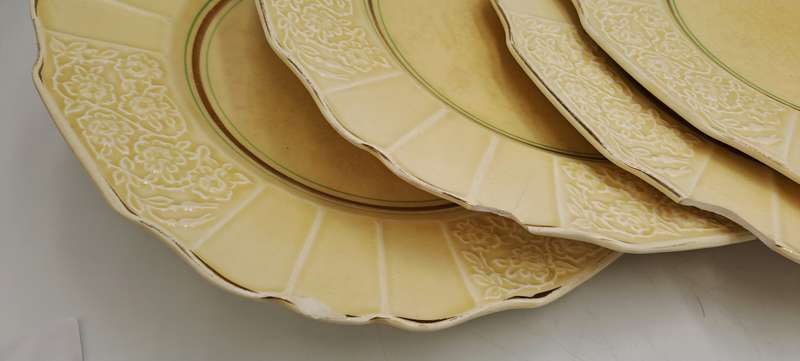 4 Vintage 1930's Myott Son & Co Ltd Cream Plates 22,3cm - Pattern 1338 -England (Chipped)