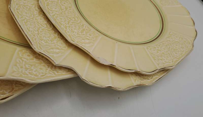 4 Vintage 1930's Myott Son & Co Ltd Cream Plates 22,3cm - Pattern 1338 -England (Chipped)