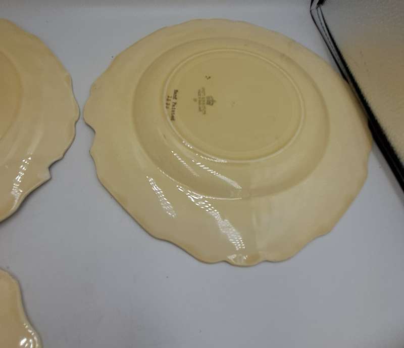 4 Vintage 1930's Myott Son & Co Ltd Cream Plates 22,3cm - Pattern 1338 -England (Chipped)