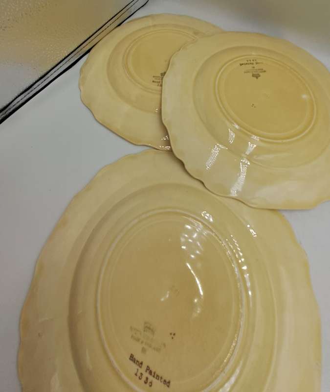4 Vintage 1930's Myott Son & Co Ltd Cream Plates 22,3cm - Pattern 1338 -England (Chipped)