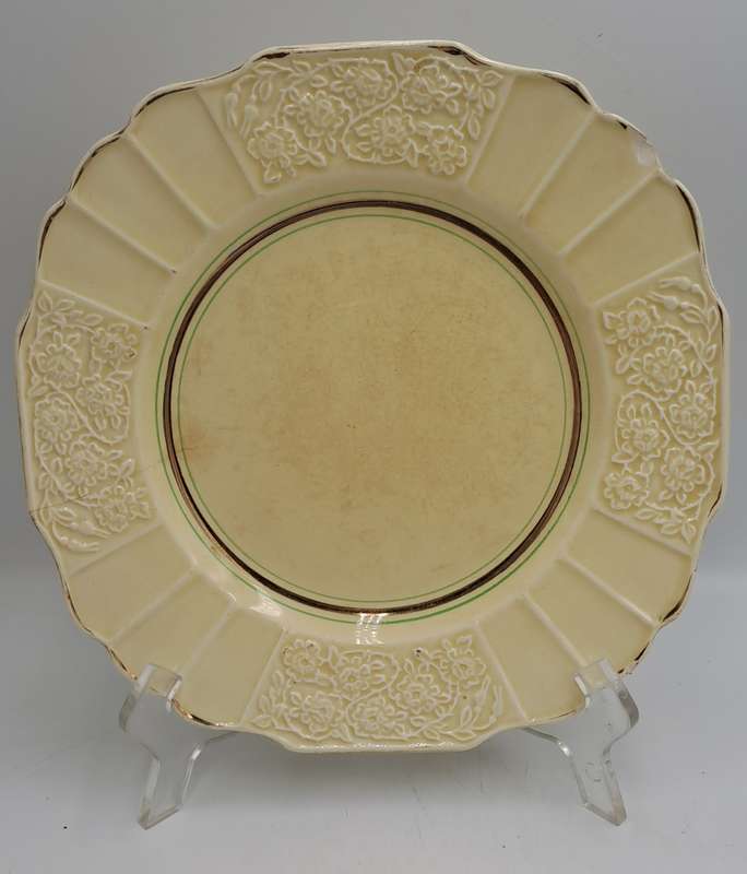 4 Vintage 1930's Myott Son & Co Ltd Cream Plates 22,3cm - Pattern 1338 -England (Chipped)