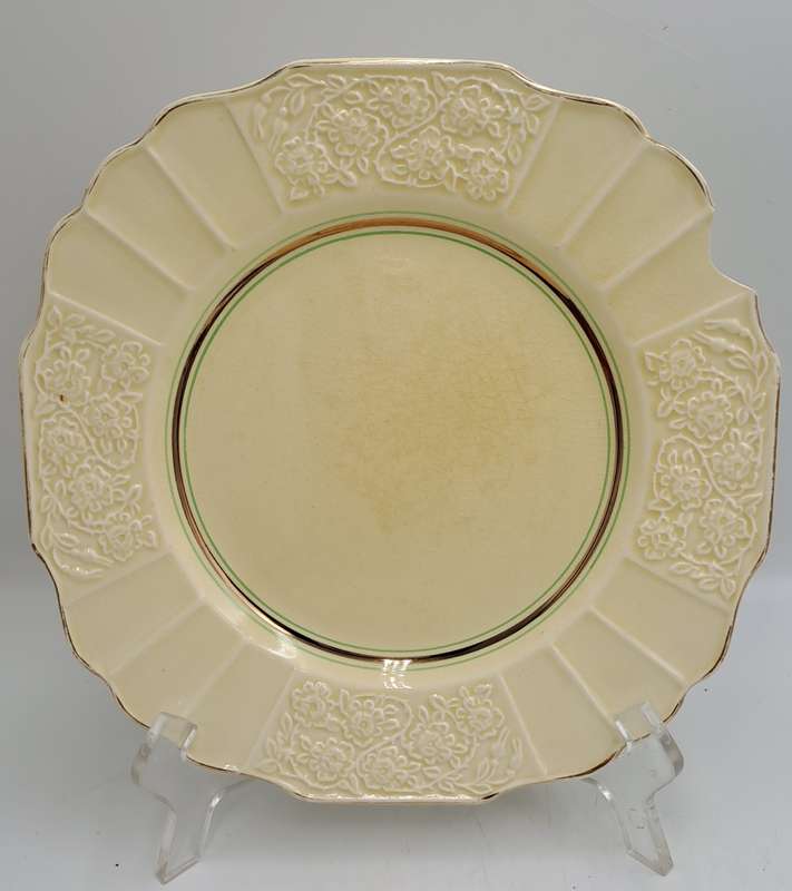 4 Vintage 1930's Myott Son & Co Ltd Cream Plates 22,3cm - Pattern 1338 -England (Chipped)