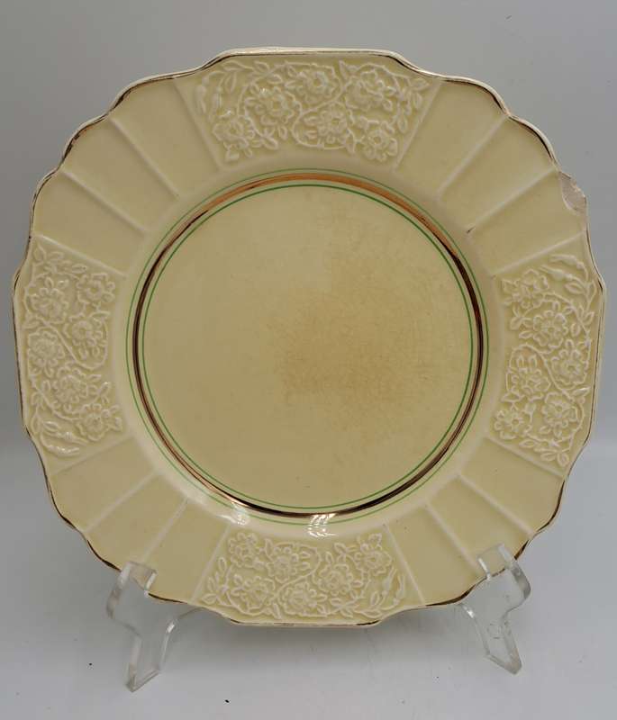 4 Vintage 1930's Myott Son & Co Ltd Cream Plates 22,3cm - Pattern 1338 -England (Chipped)