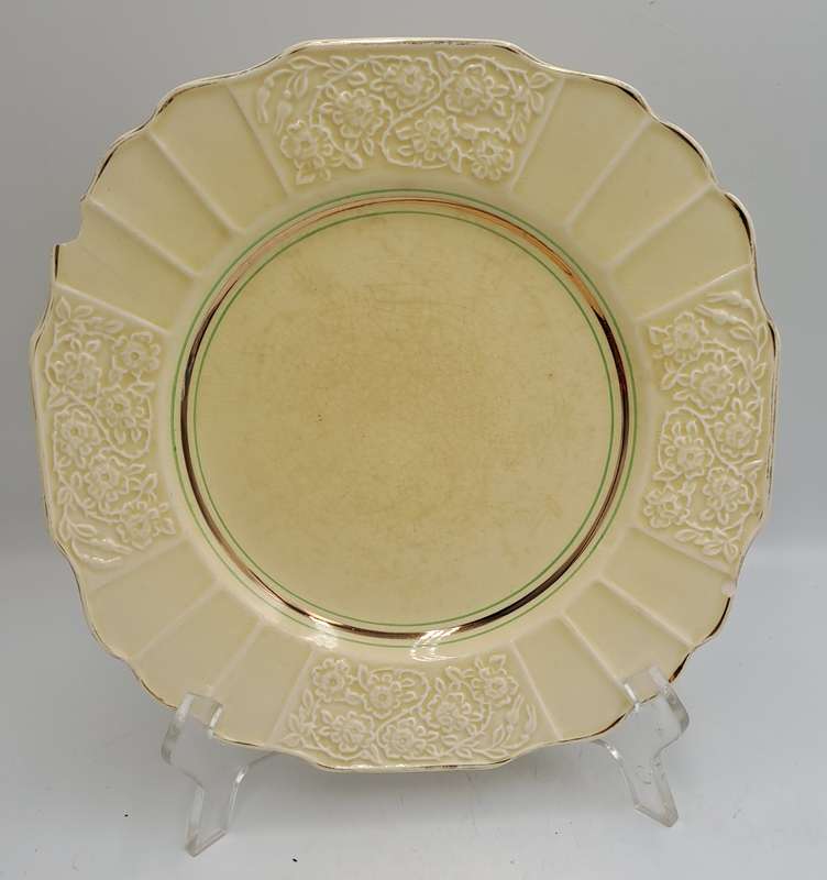4 Vintage 1930's Myott Son & Co Ltd Cream Plates 22,3cm - Pattern 1338 -England (Chipped)