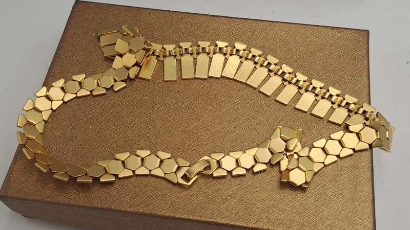 Fashionable Geometric Gold Tone Necklace 46cm