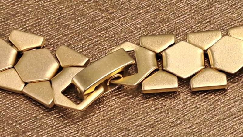 Fashionable Geometric Gold Tone Necklace 46cm