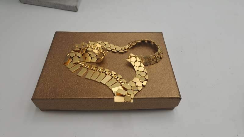 Fashionable Geometric Gold Tone Necklace 46cm