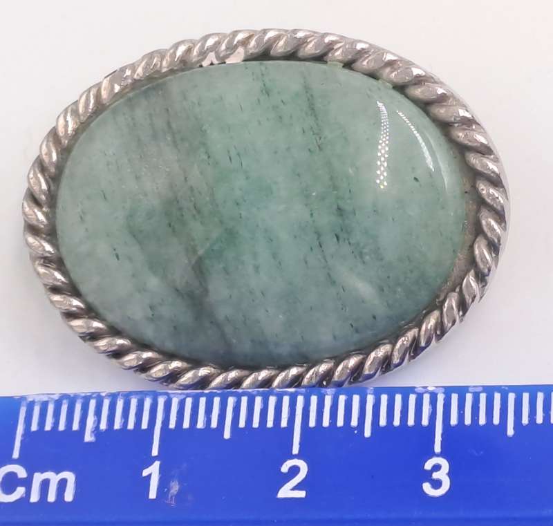 Vintage Oval Jade Brooch 3,7cm x 3,8cm