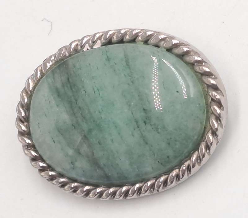 Vintage Oval Jade Brooch 3,7cm x 3,8cm