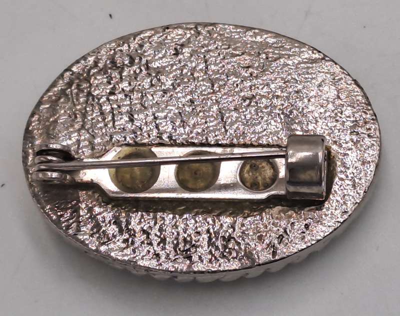 Vintage Oval Jade Brooch 3,7cm x 3,8cm