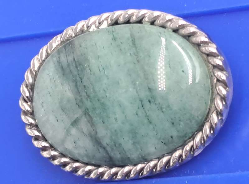 Vintage Oval Jade Brooch 3,7cm x 3,8cm