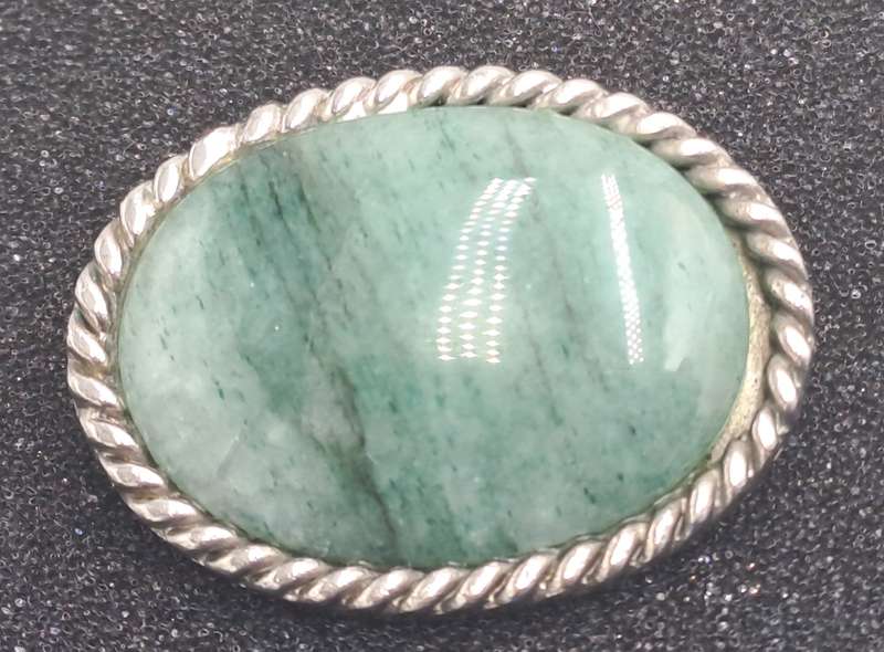 Vintage Oval Jade Brooch 3,7cm x 3,8cm