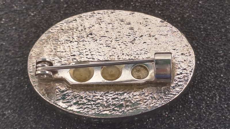 Vintage Oval Jade Brooch 3,7cm x 3,8cm