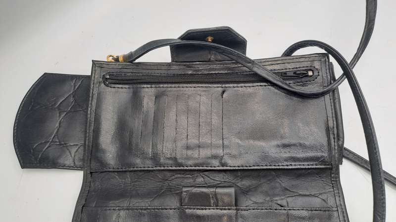 Pre-owned Ladies Genuine Leather Sling Cell Phone Purse  -Black-Made in RSA