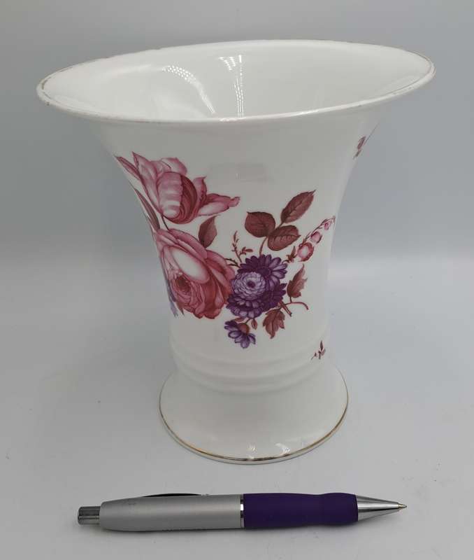 Vintage Porcelain Rosenthale Selb-Bavaria Floral Vase 180x167x110mm (Gold on rim faded )