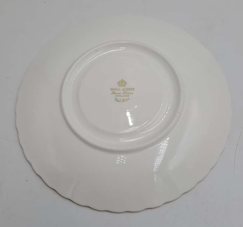 Replacement : Vintage Royal Albert Val D`or -Large Saucer- 15,8cm (soup cup Saucer)