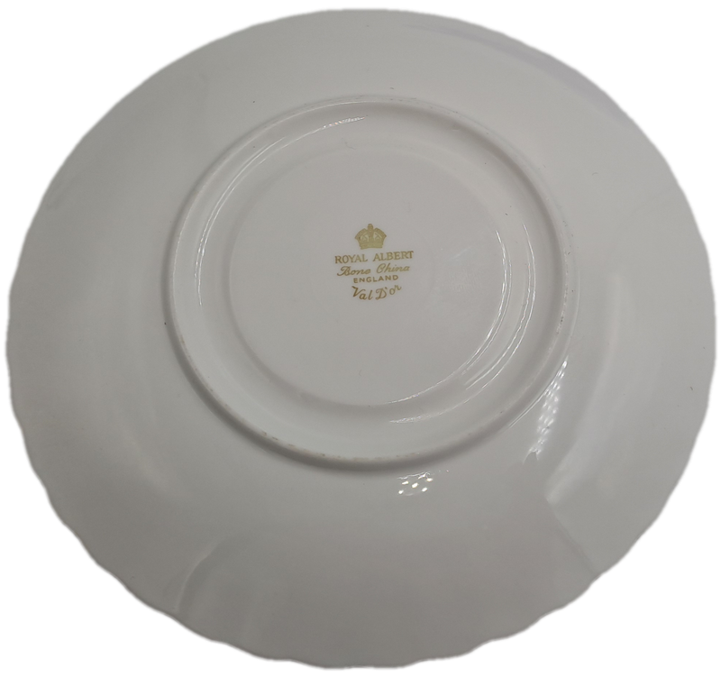Replacement : Vintage Royal Albert Val D`or -Large Saucer- 15,8cm (soup cup Saucer)