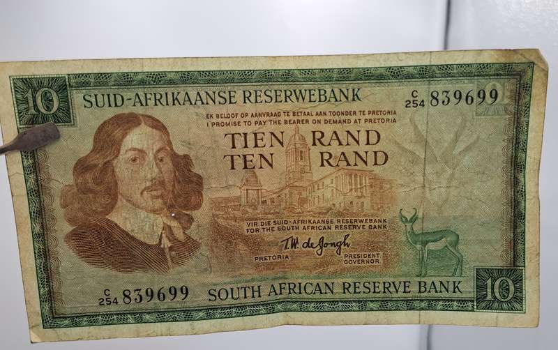 1967 Ten Rand Note -T.W. de Jongh, Watermark SPRINGBOK-Afrikaans-English -C/254 839699 Circulated