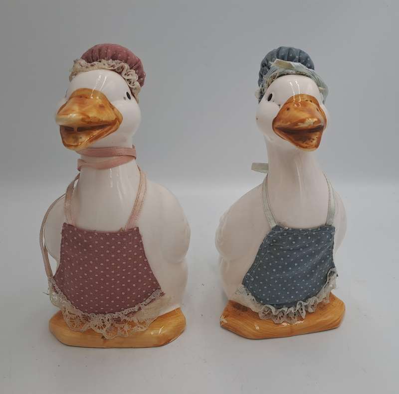 Vintage Ceramic Duck's Salt and Pepper Shaker set