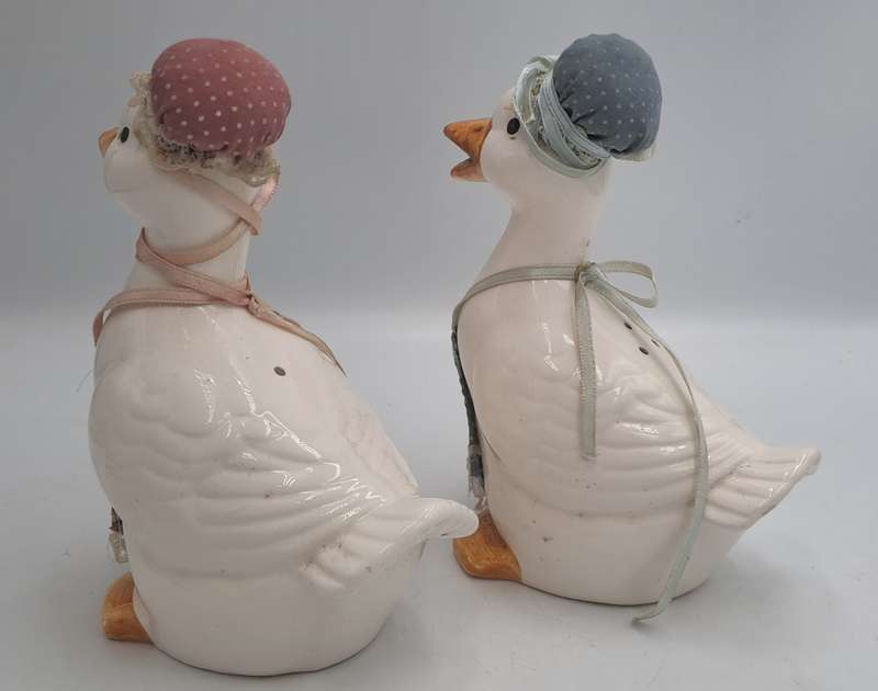 Vintage Ceramic Duck's Salt and Pepper Shaker set