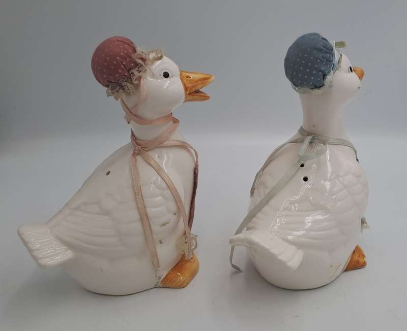 Vintage Ceramic Duck's Salt and Pepper Shaker set