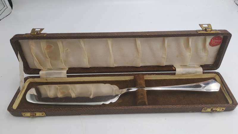 Large Antique Yeoman EPNS Silver Plate server Sheffield England -Boxed