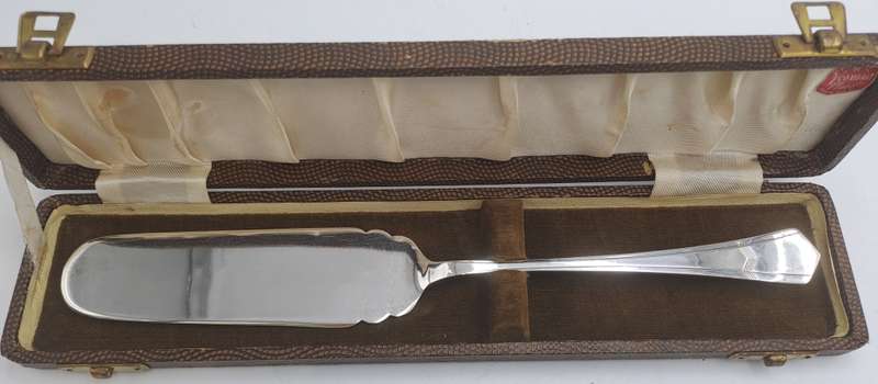 Large Antique Yeoman EPNS Silver Plate server Sheffield England -Boxed