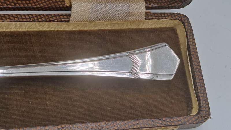 Large Antique Yeoman EPNS Silver Plate server Sheffield England -Boxed