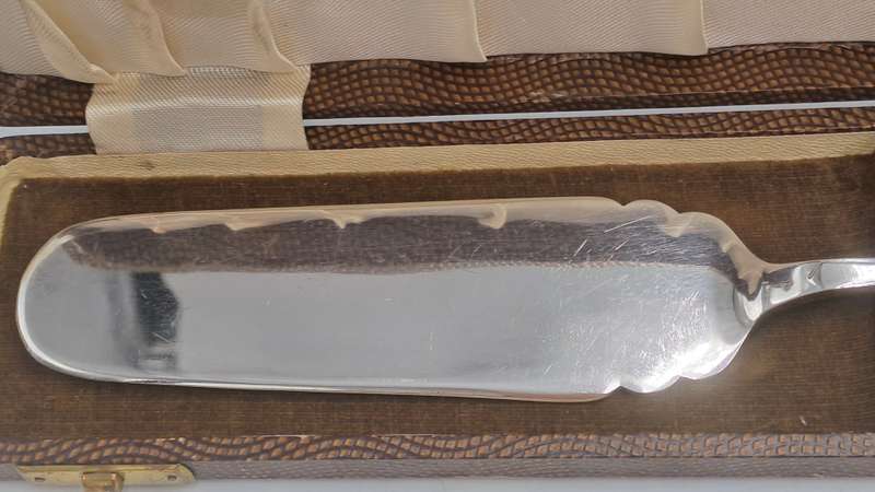 Large Antique Yeoman EPNS Silver Plate server Sheffield England -Boxed
