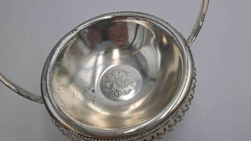 Silver Plated Bon Bon Dish with Handle 15,5cm x 12,5cm