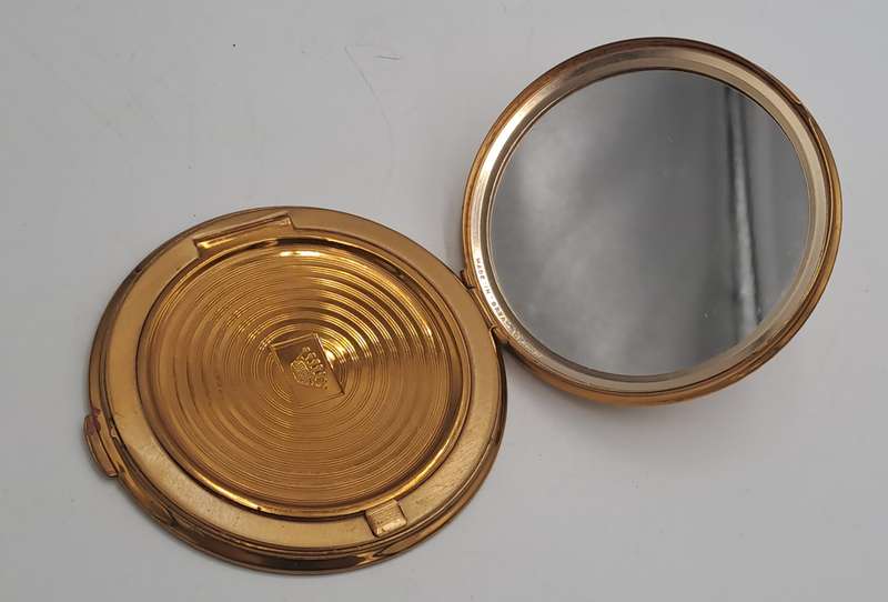 Pre-owned Vintage Ladies Powder Compact- Made in Great Britian